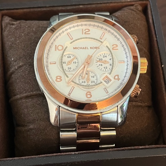 Watch - Picture 2 of 3